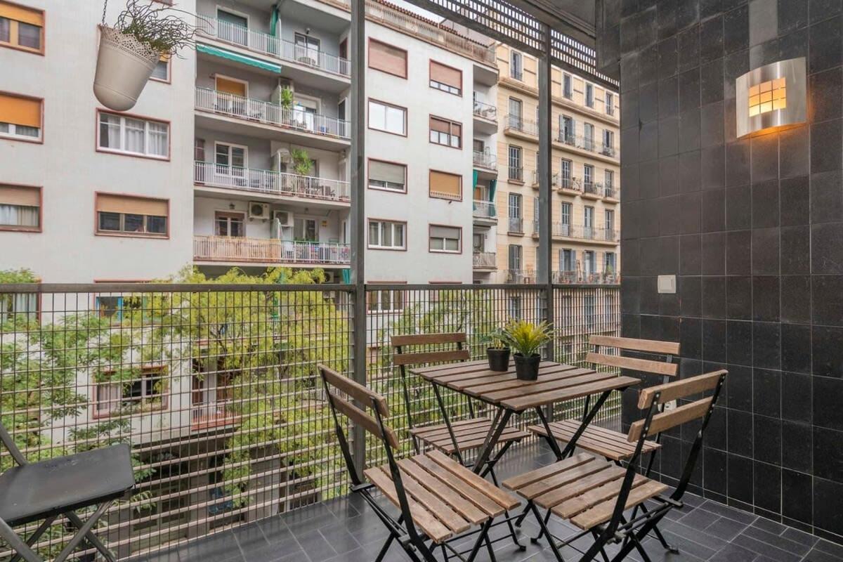 Apartament Comfy 4bd-2bth With Terrace In Plaza Espana Barcelona